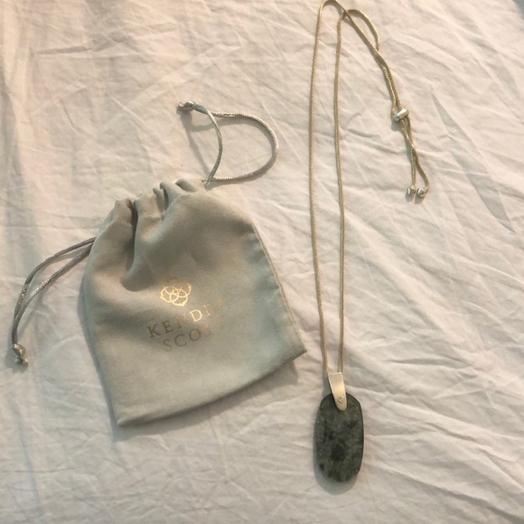 Kendra Scott Pendant Necklace - Picture 1 of 3